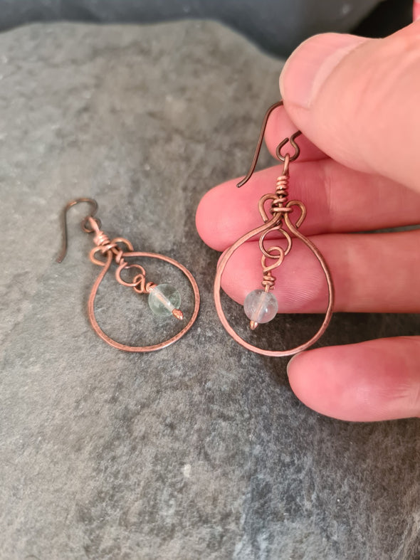 Hammered copper hoops earrings with fluorite